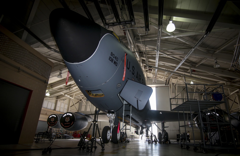 KC-135 landing gear maintenance