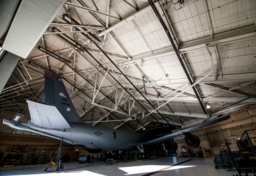 KC-135 landing gear maintenance