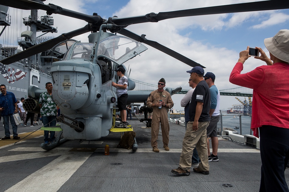 Community Meets Marines, Learn About Capabilities During L.A. Fleet Week