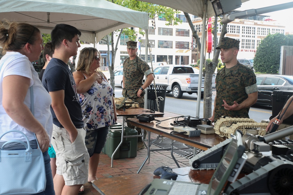 Marines display equipment to Nashville residents