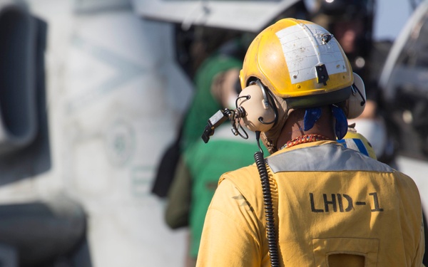 22nd MEU Marines Launch Aircraft From USS Wasp