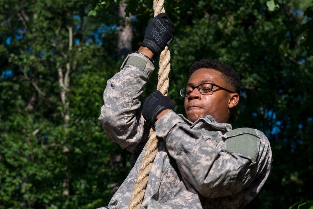 335th Transportation Detachment tackles obstacle course