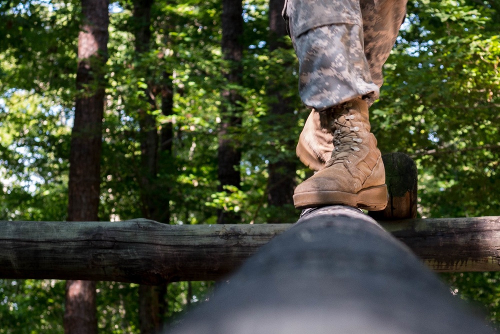 335th Transportation Detachment tackles obstacle course