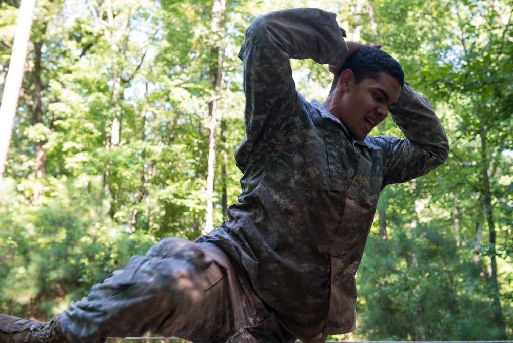 335th Transportation Detachment tackles obstacle course