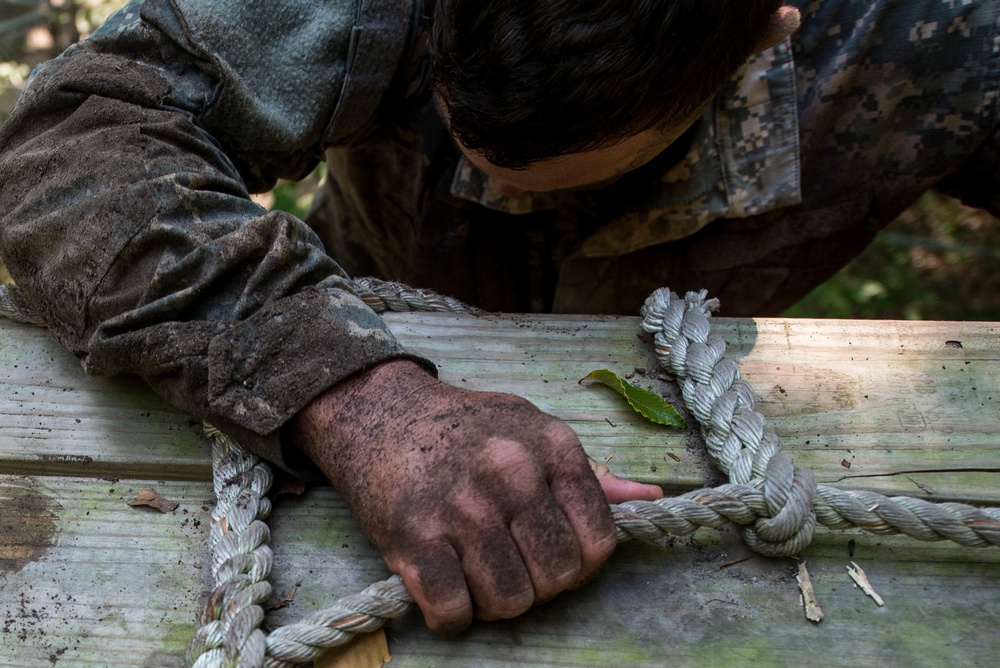 335th Transportation Detachment tackles obstacle course