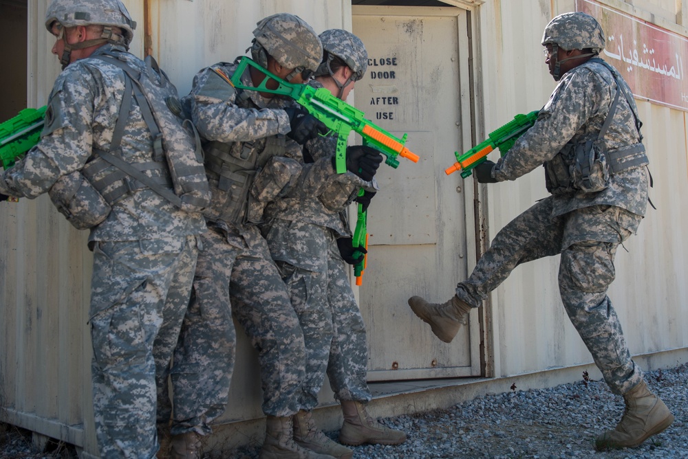 National Guard, Reserve Soldiers conduct urban operations training