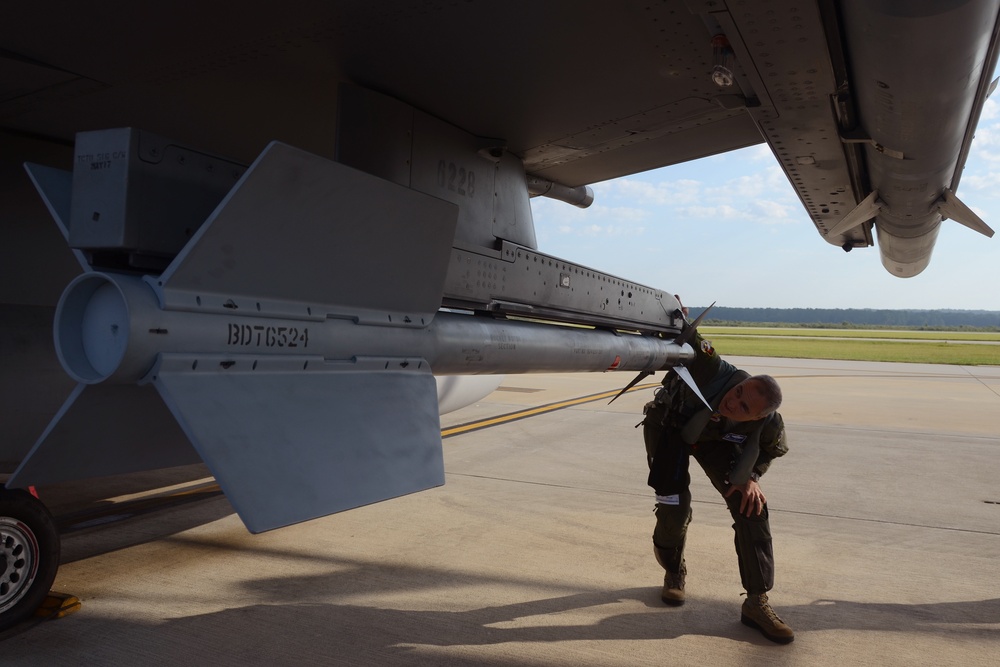 Lt. Gen. R. Scott Williams visits the SCANG