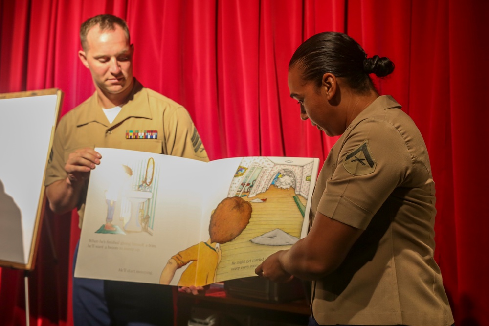 Marines read to Nashville children