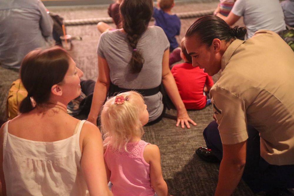 Marines read to Nashville children