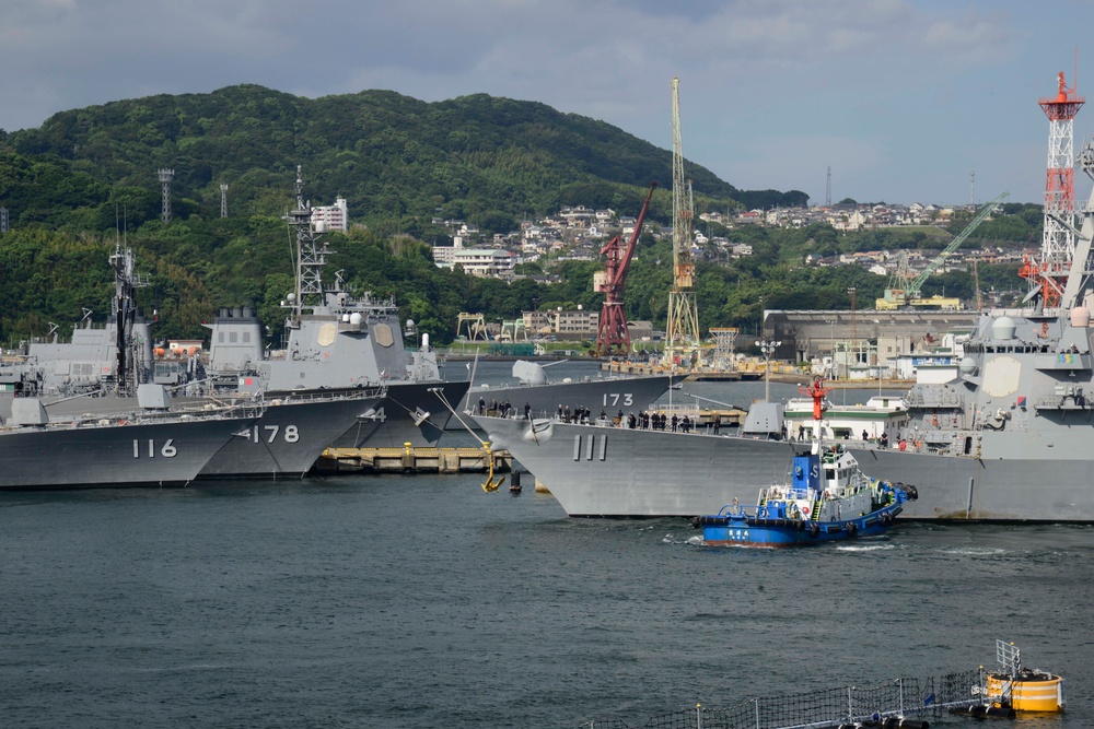 DDG 111 Departs Sasebo