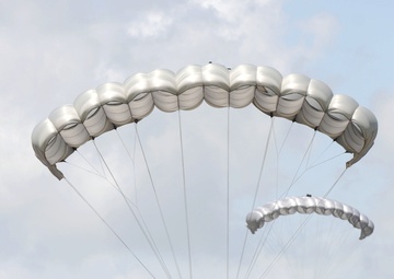 Special Tactics Airmen complete free fall training at Keesler