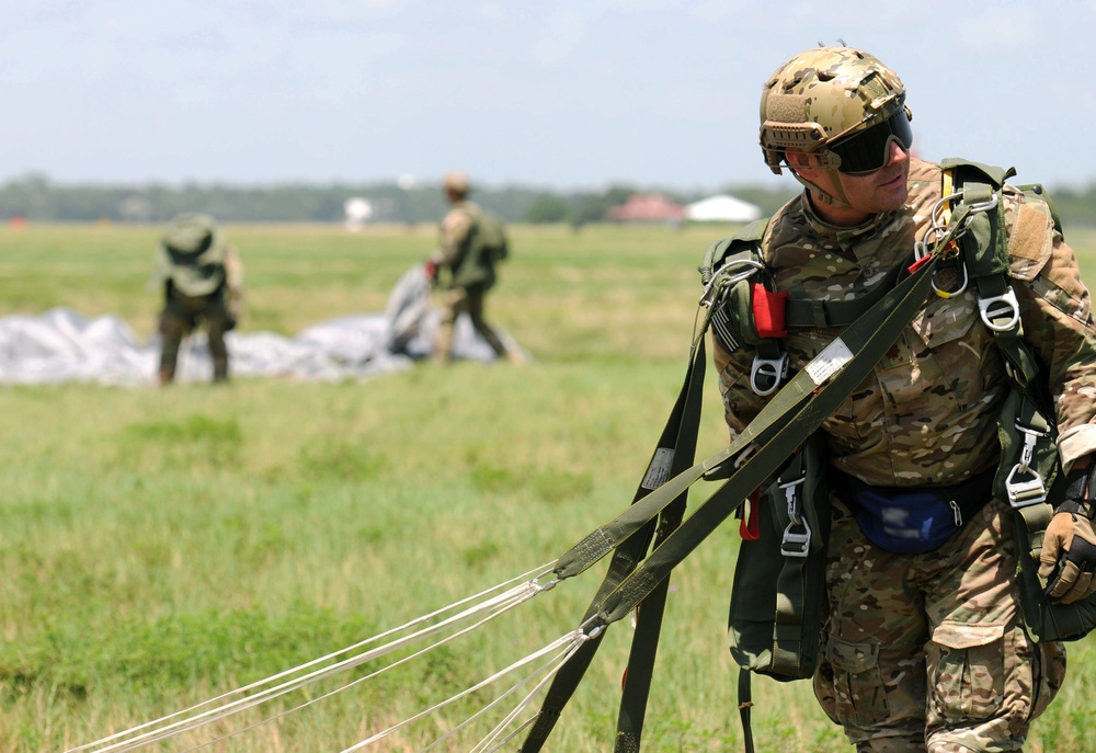 Special Tactics Airmen complete free fall training at Keesler