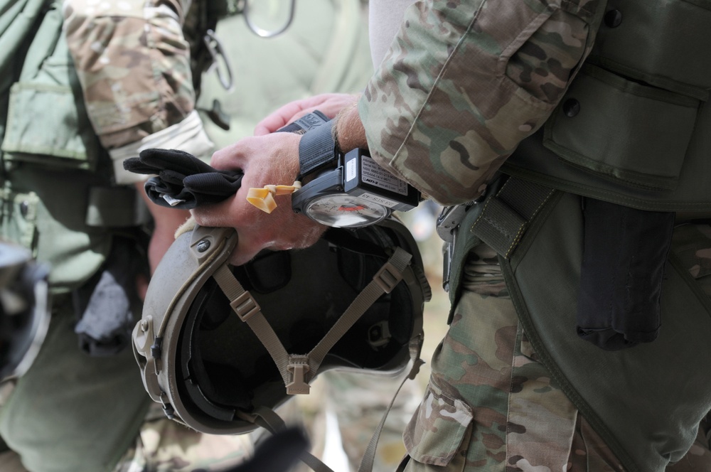 Special Tactics Airmen complete free fall training at Keesler