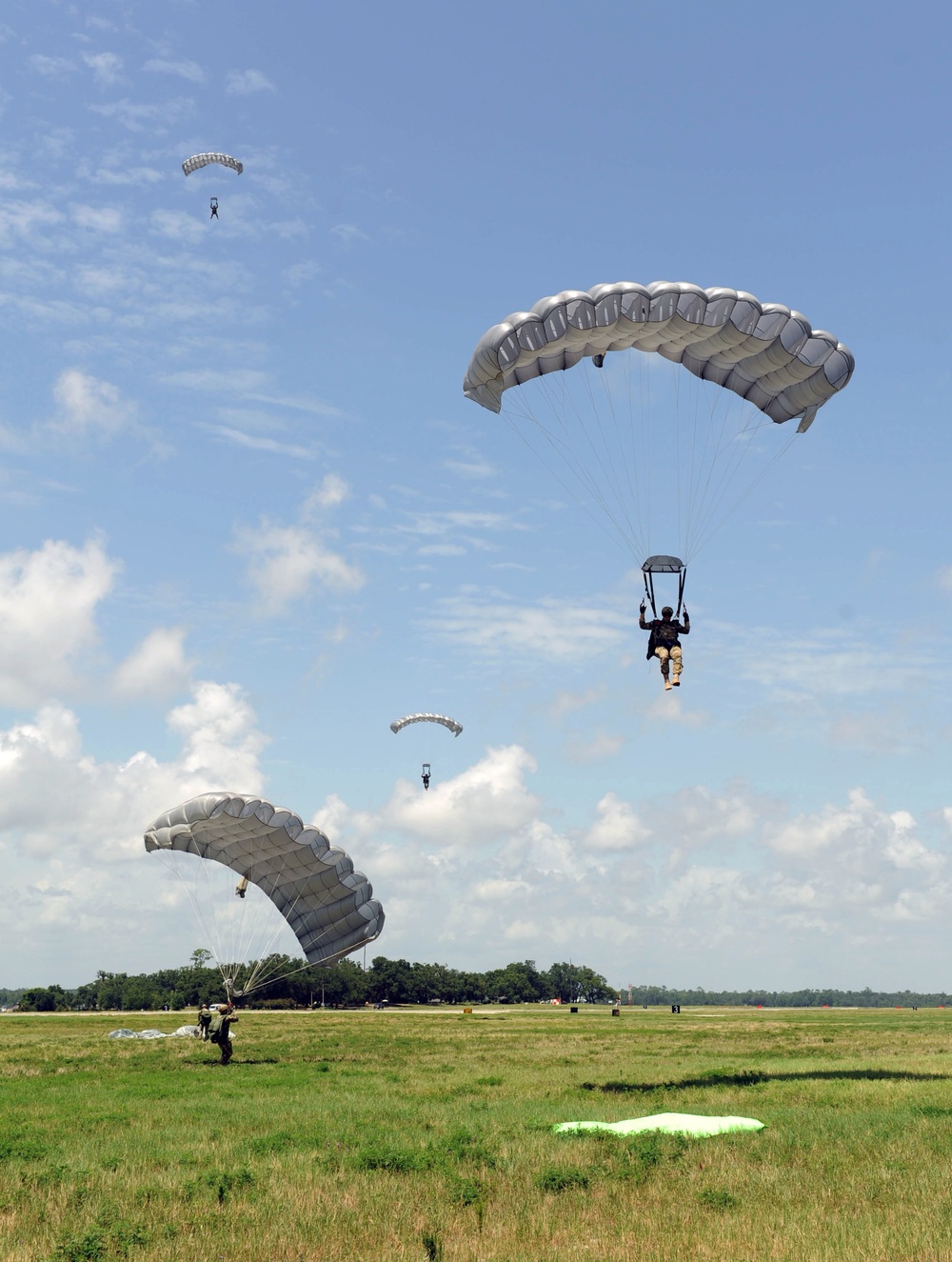 Special Tactics Airmen complete free fall training at Keesler