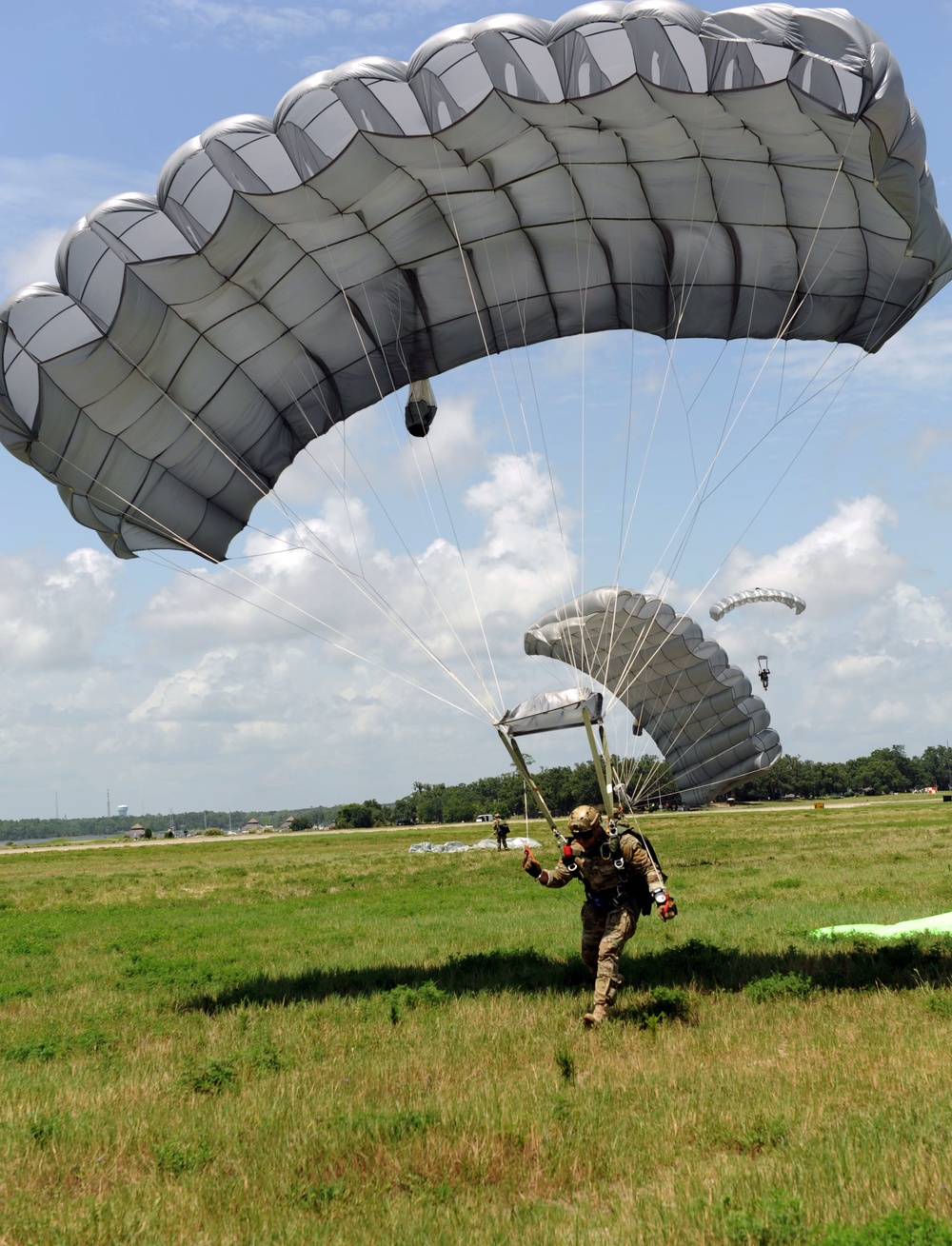 Special Tactics Airmen complete free fall training at Keesler