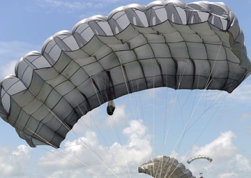 Special Tactics Airmen complete free fall training at Keesler