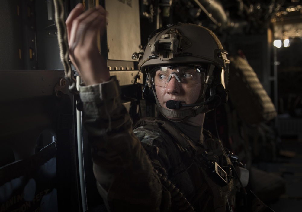 Airmen from the 1st SOSS test their medical skills onboard a CV-22