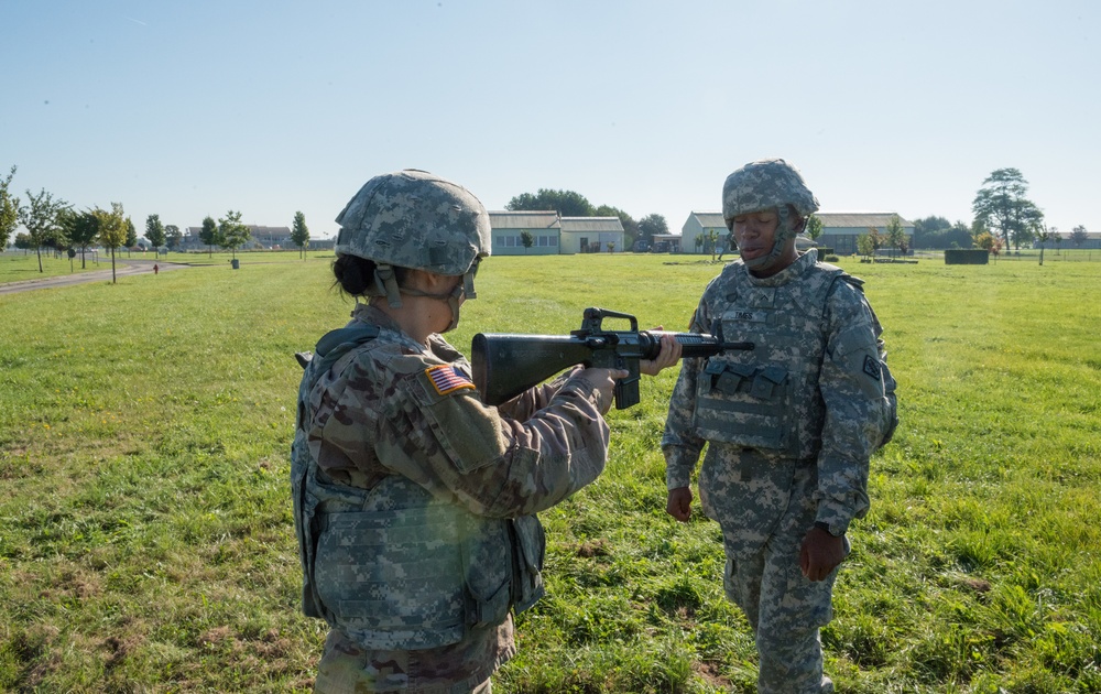 DVIDS - Images - 128th Signal Company Practices React To Man To Man ...