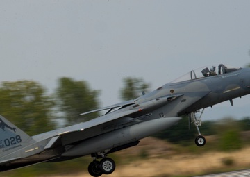 Bulgaria, US commence joint air policing