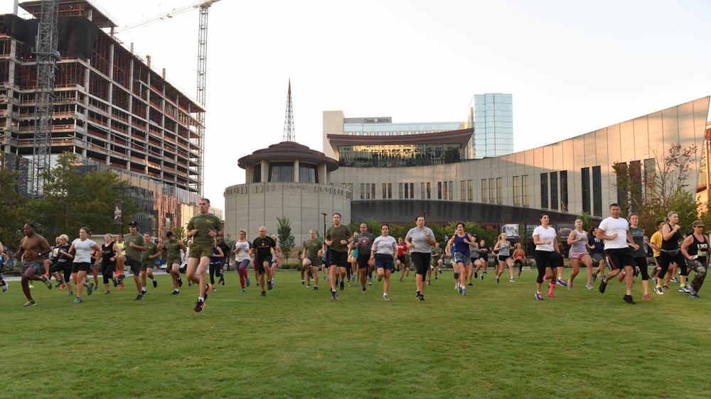 Marines work out with Nashville residents