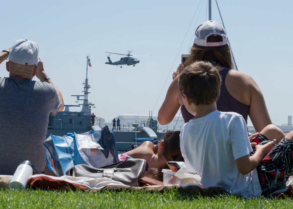 Sea and Air Parade During San Diego Fleet Week 2016