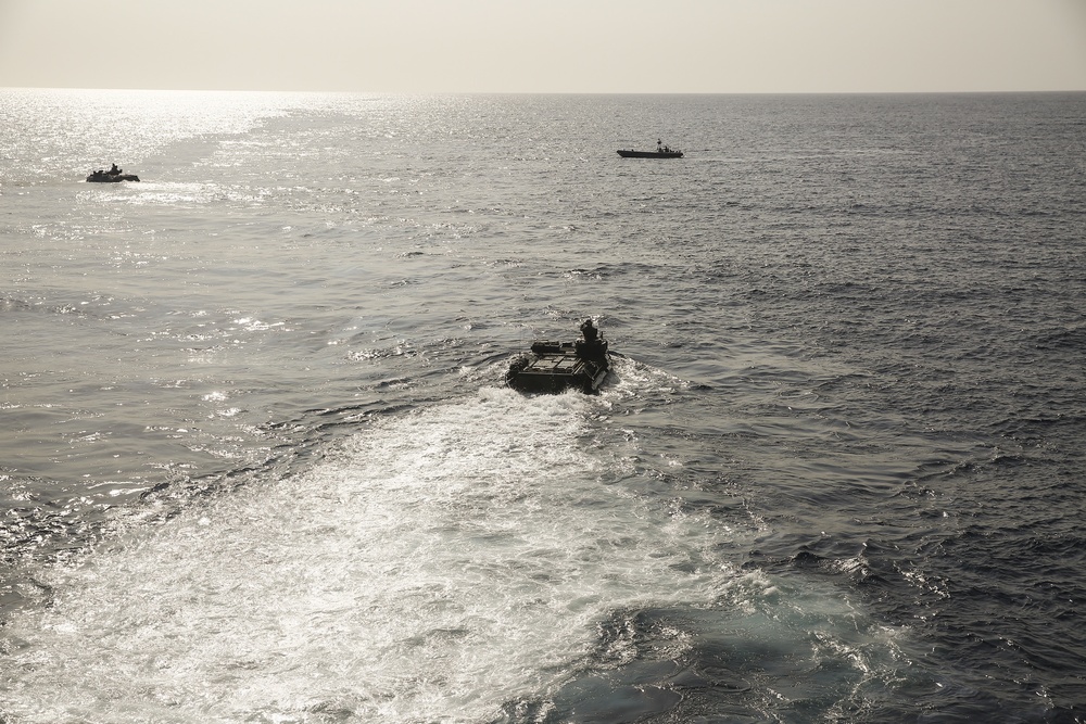 22nd MEU Conducts AAV Splash Training