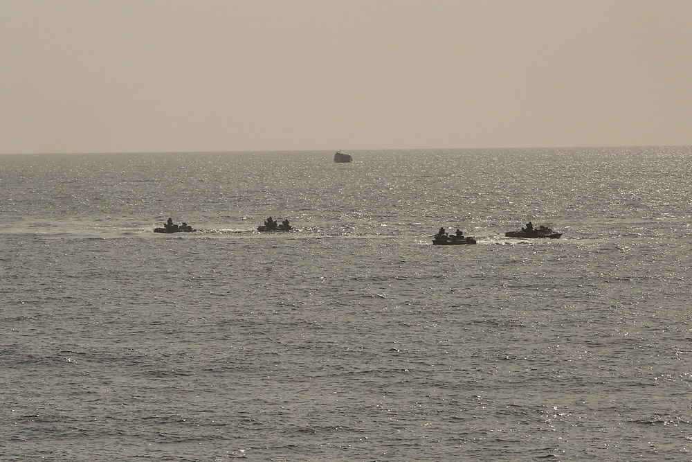 22nd MEU Conducts AAV Splash Training