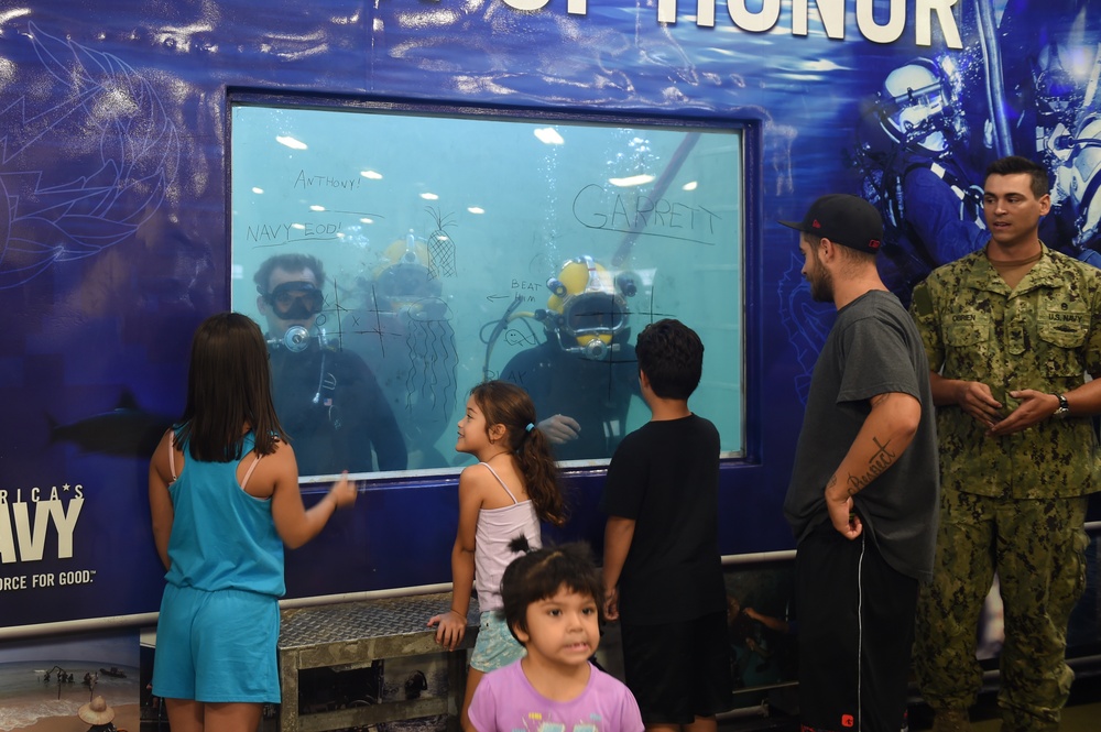 U.S. Navy EOD Divers Play Tic-Tac-Toe With Children at San Diego Fleet Week 2016