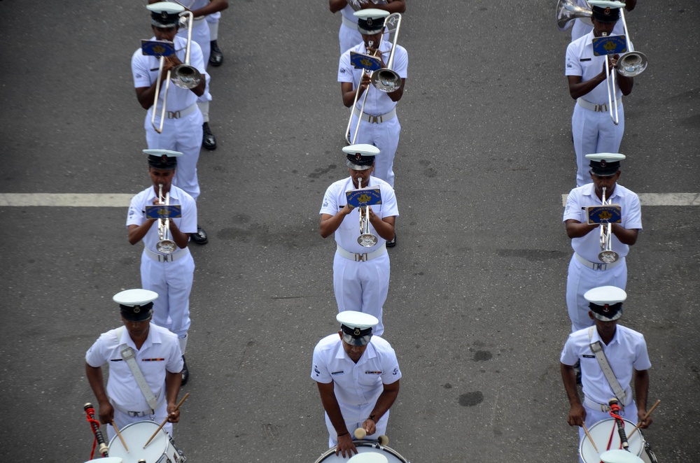 USS Frank Cable Departs Sri Lanka