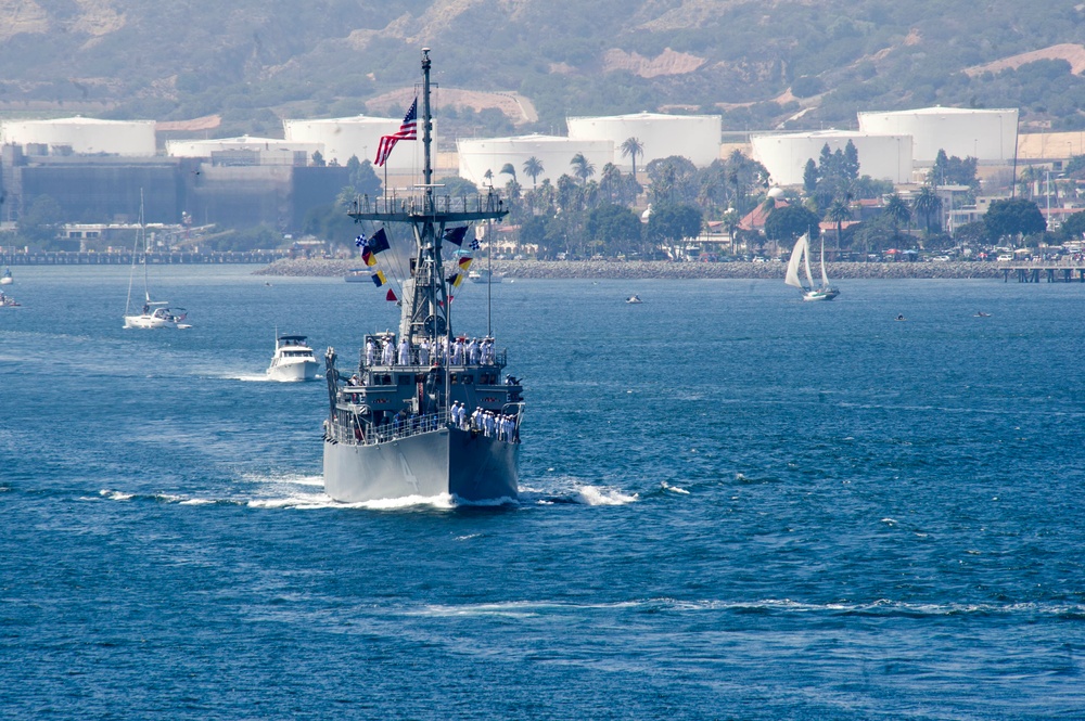 USS America (LHA 6) participated in Parade of Ships for return home during SDFW
