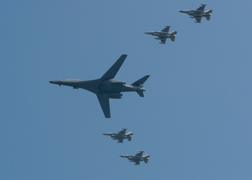 U.S., RoK conduct strategic display of air power