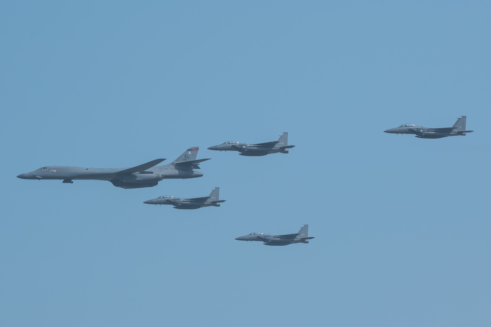 U.S.,ROK conduct strategic display of air power