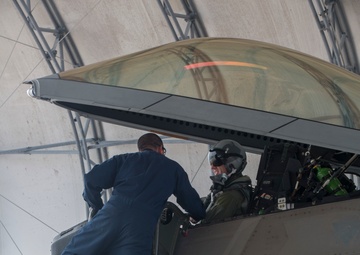 Valiant Shield 16: F-22 Preflight Check