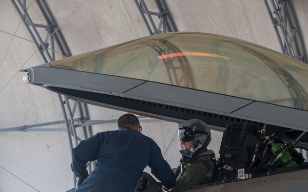 Valiant Shield 16: F-22 Preflight Check