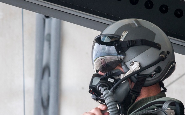 Valiant Shield 16: F-22 Preflight Check