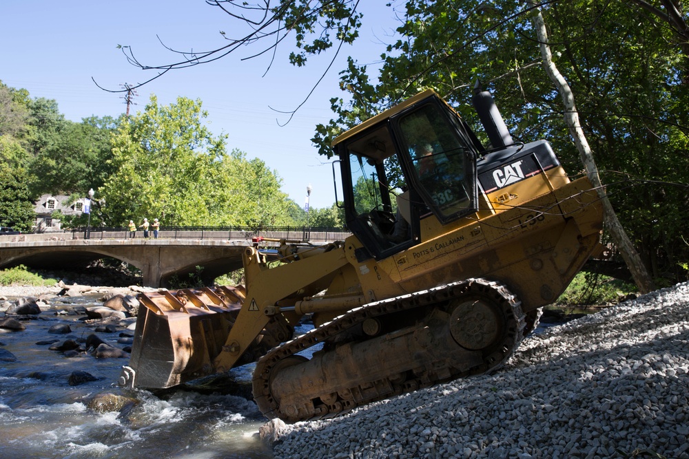 Removal of flood debris restricting drainage in Ellicott City