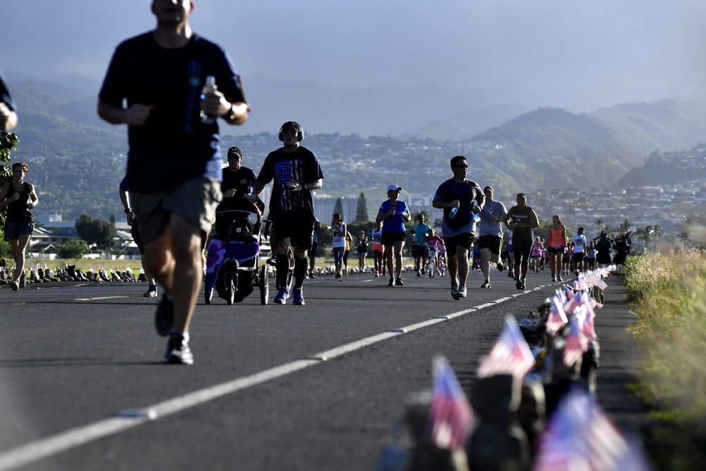 Thousands Gather at Ford Island for 2016 Tripler Fisher House 8K