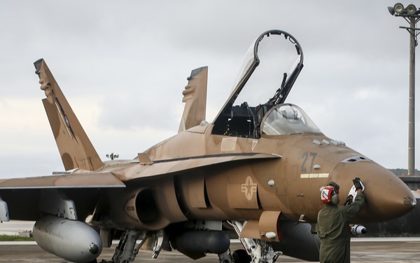 Valiant Shield 16: Rear Adm. Hurley visits Marines