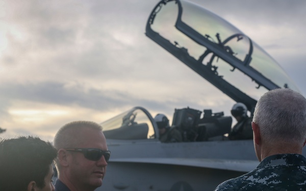 Valiant Shield 16: Rear Adm. Hurley visits Marines