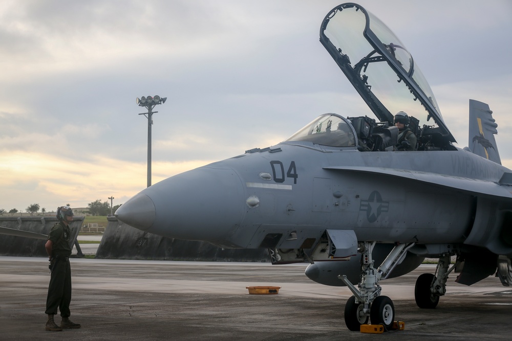 Valiant Shield 16: Rear Adm. Hurley visits Marines