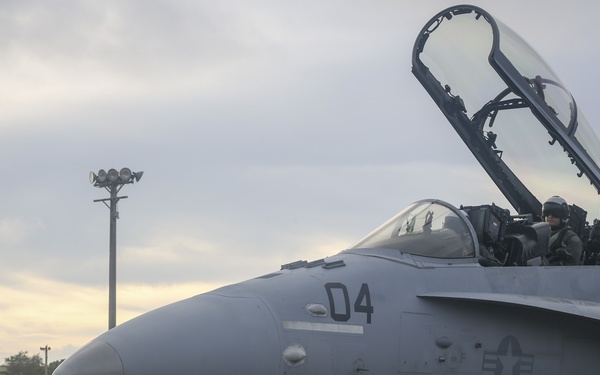 Valiant Shield 16: Rear Adm. Hurley visits Marines