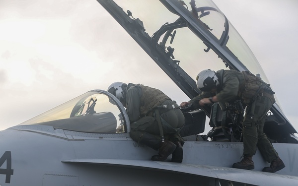 Valiant Shield 16: Rear Adm. Hurley visits Marines