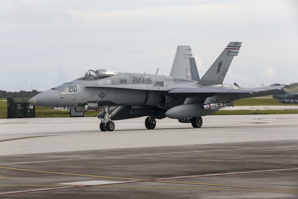 Valiant Shield 16: Rear Adm. Hurley visits Marines