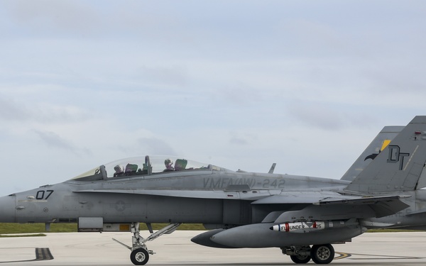 Valiant Shield 16: Rear Adm. Hurley visits Marines