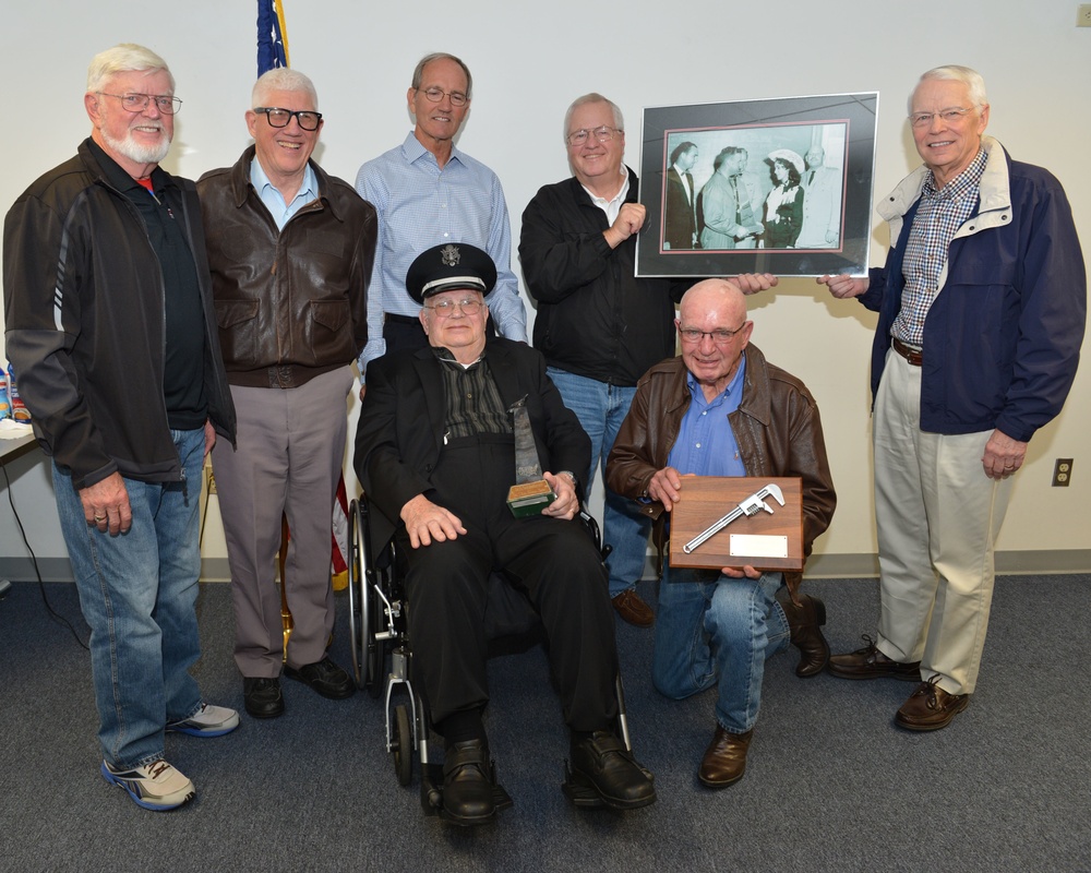 Retired Nebraska Air Guard Pilot pays visit to unit