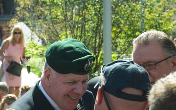 Lt. Gen. Mulholland connects with NYPD during America's Response statue dedication