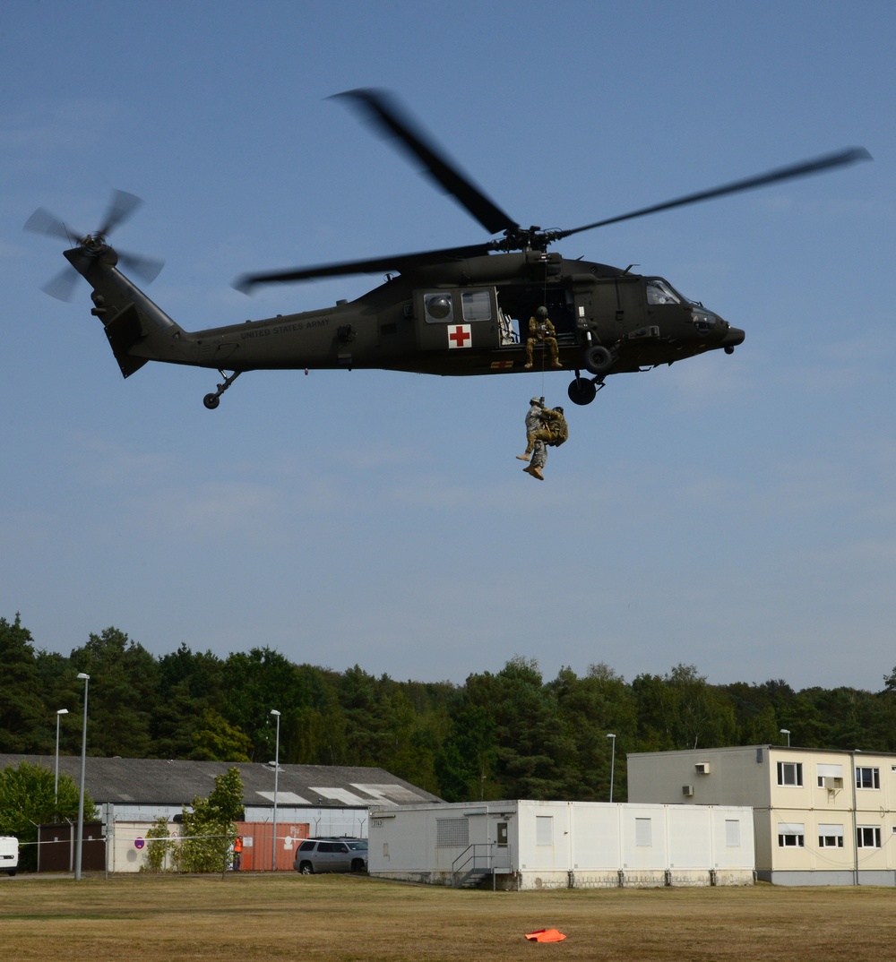 Army Reserve Medical Unit practices MEDEVAC with active duty Blackhawk