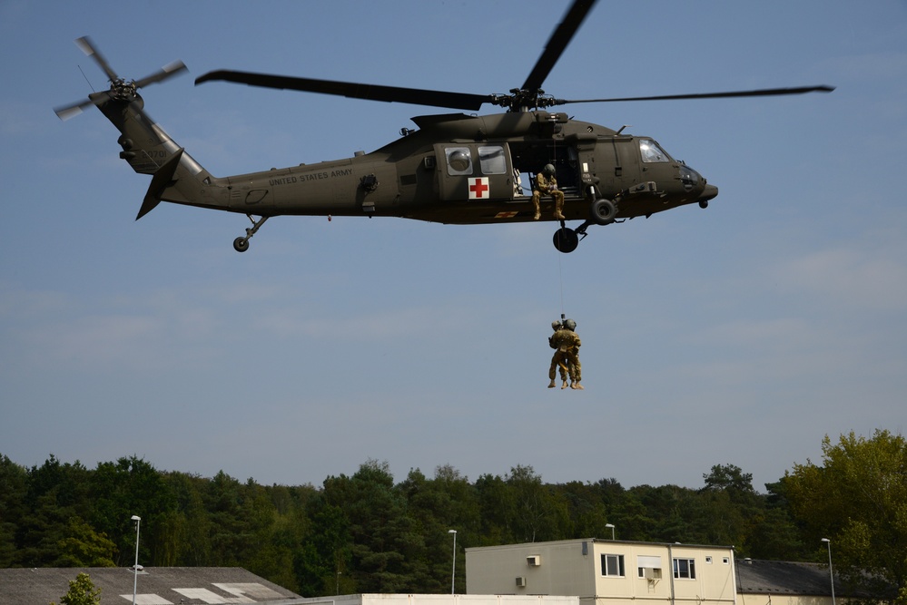 Army Reserve Medical Unit practices MEDEVAC with active duty Blackhawk