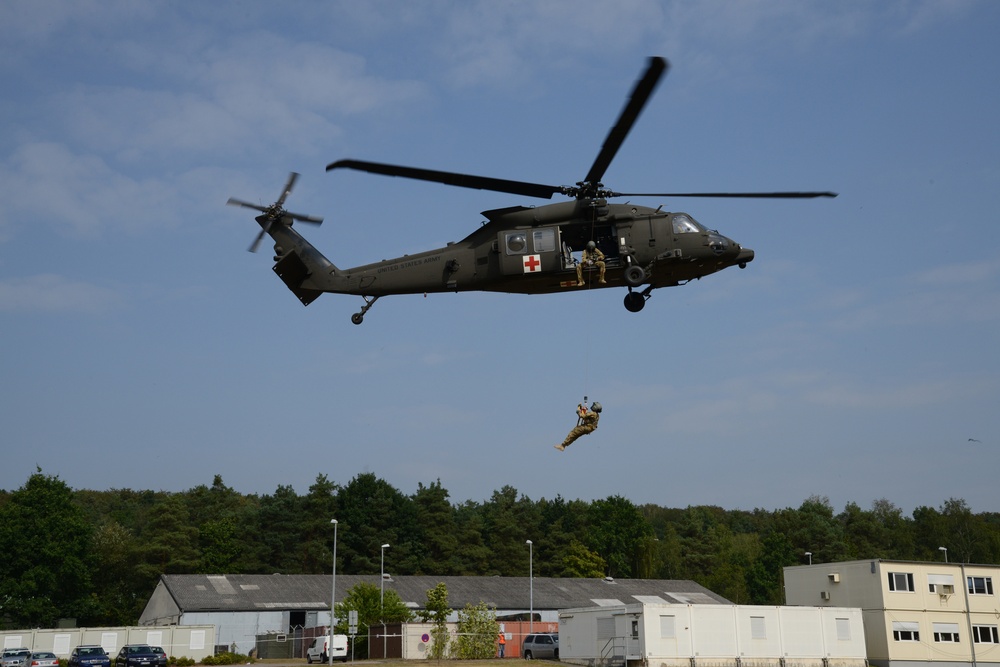 Army Reserve Medical Unit practices MEDEVAC with active duty Blackhawk