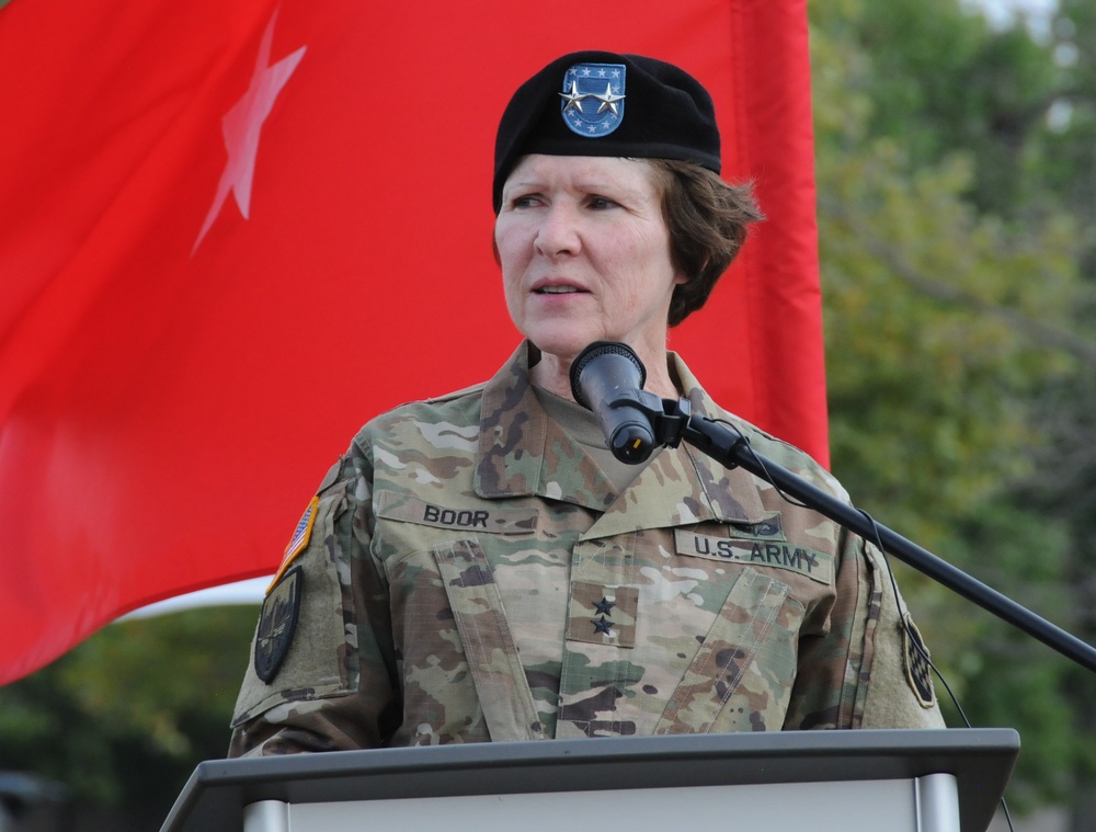 Army Reserve support command receives new commanding general